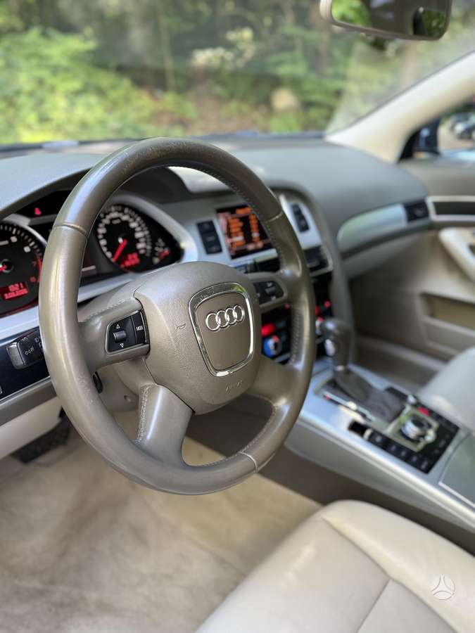 Audi A6 2010 — photo 10