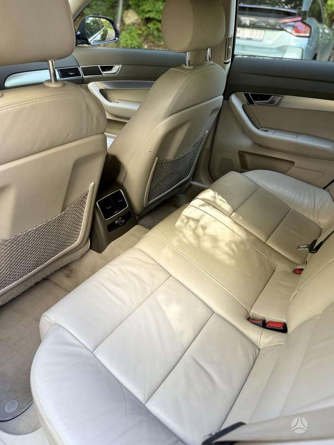 Audi A6 2010 — photo 15