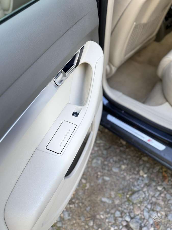 Audi A6 2010 — photo 16