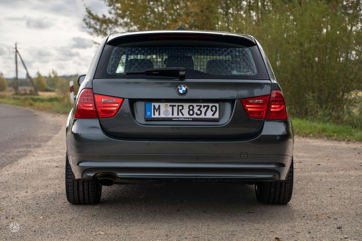 BMW 320 2010 — двигун 1995 cm³, 177 HP (130kW)