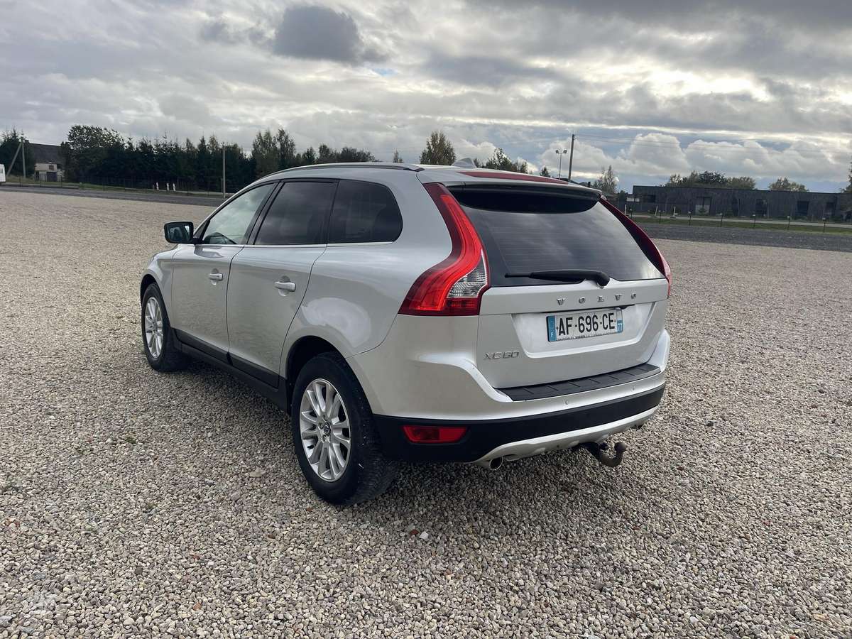 Volvo XC60 2009 — салон