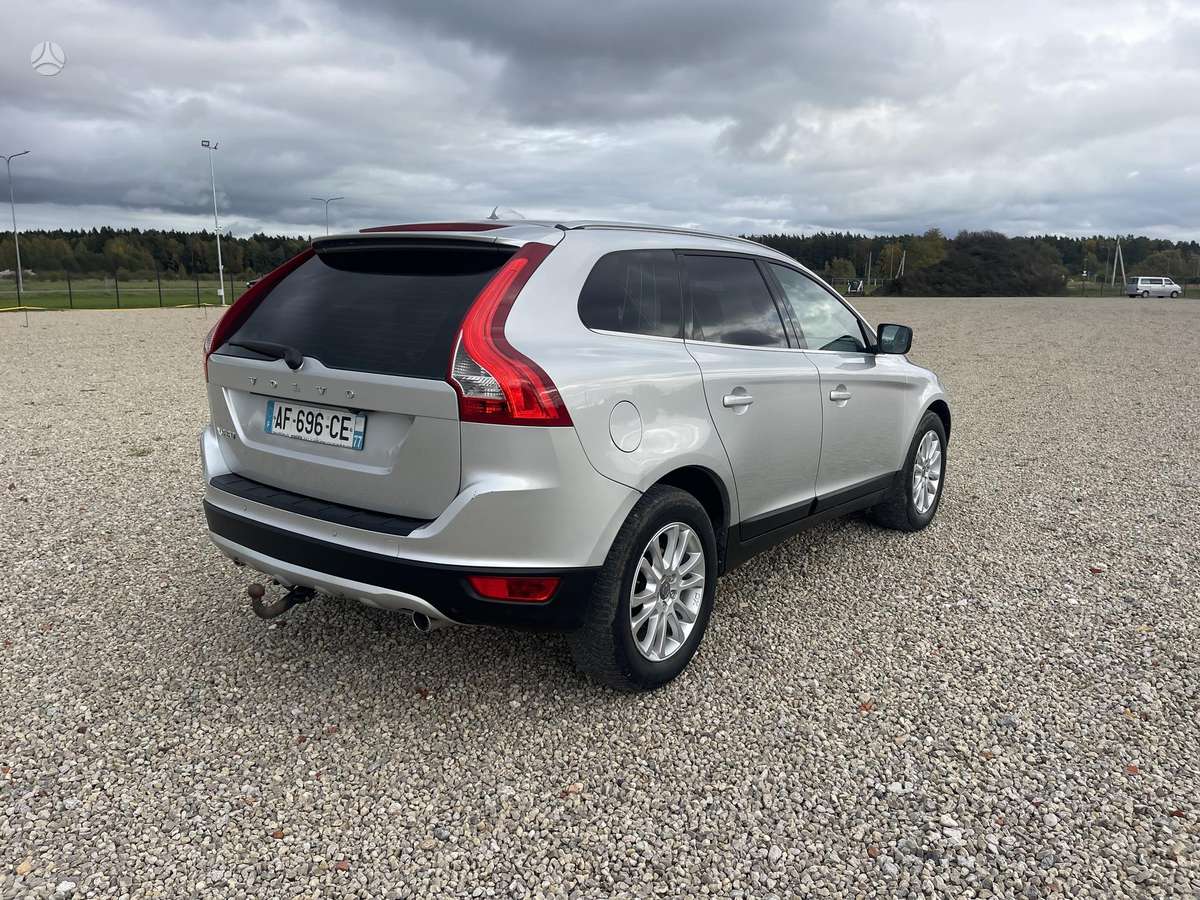 Volvo XC60 2009 — двигун 2400 cm³, 205 HP (151kW)