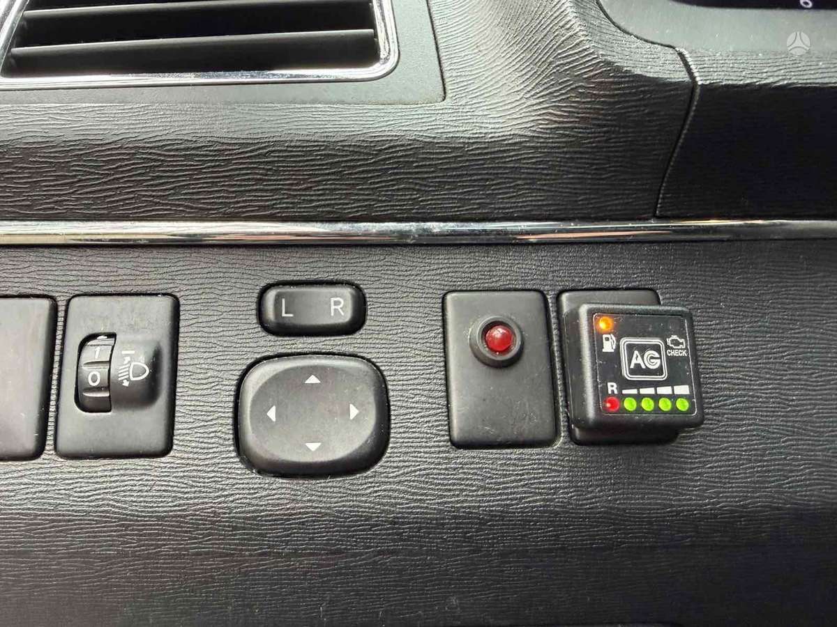 Toyota Avensis 2013 — photo 8