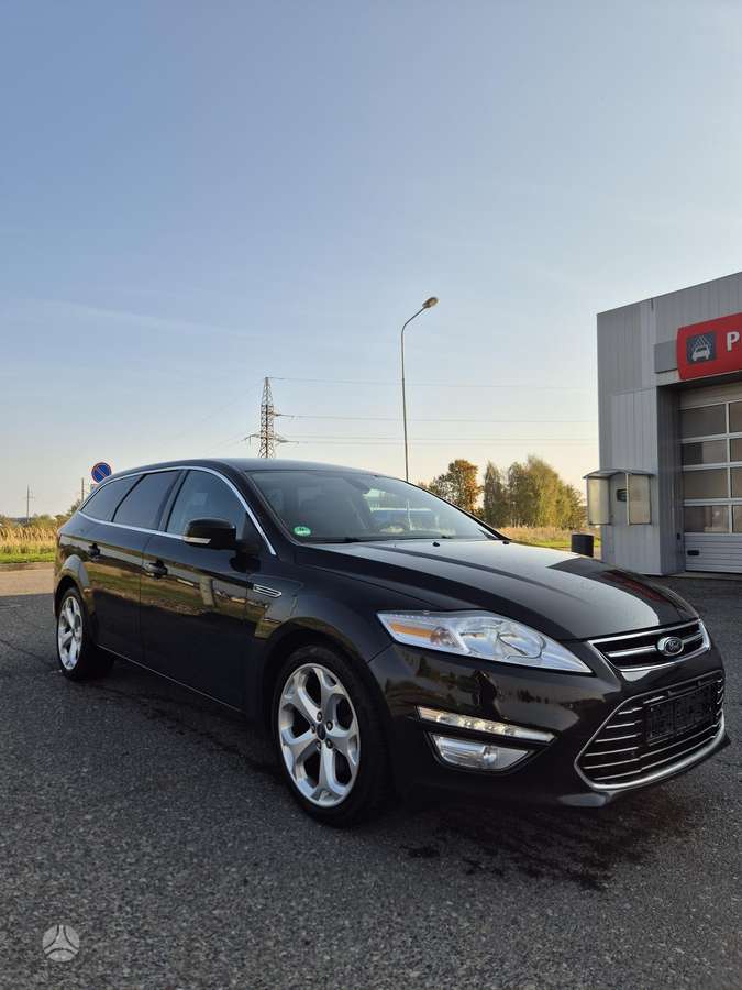 Ford Mondeo 2014 — interior