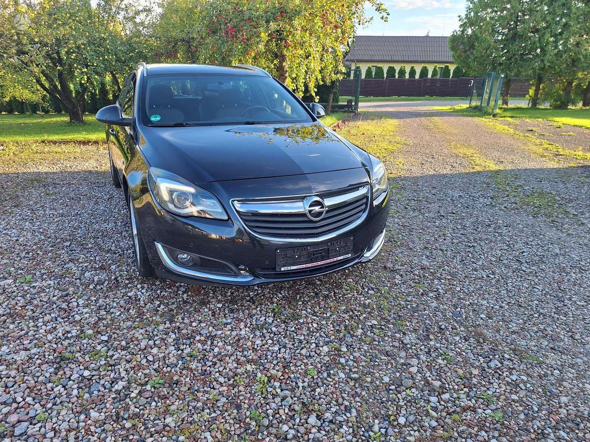 Opel Insignia 2015 — вигляд ззаду