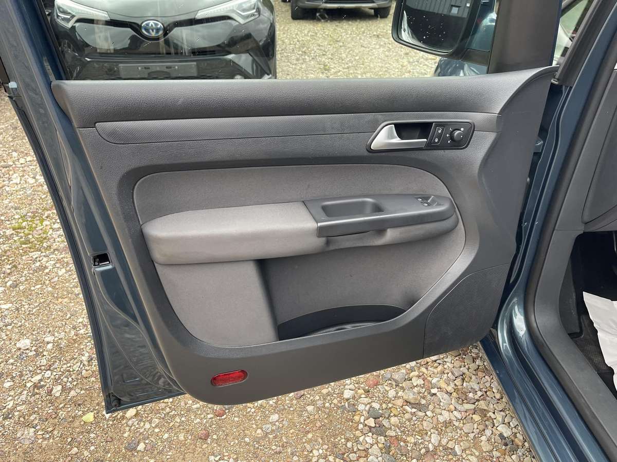 Volkswagen Caddy 2015 — photo 8