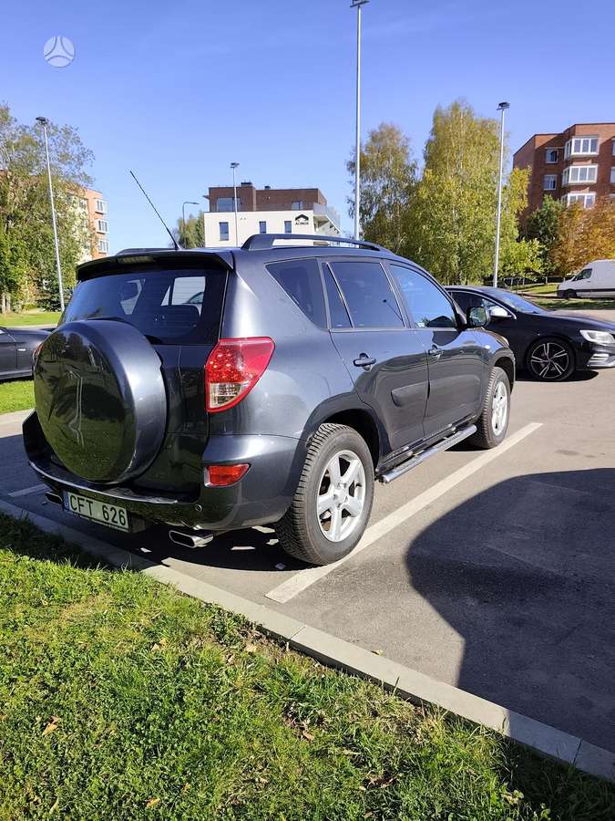 Toyota RAV4 2006 — rear view