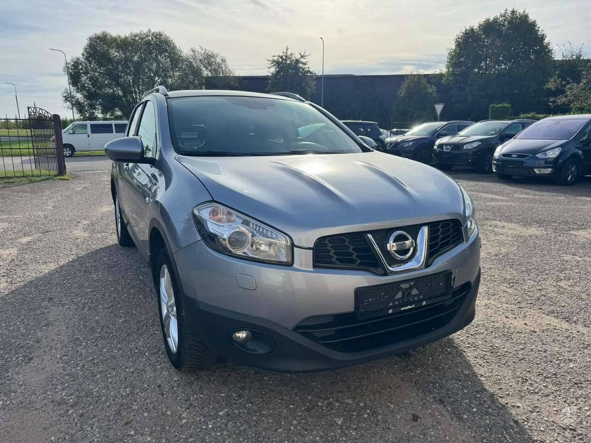 Nissan Qashqai 2011 — interior
