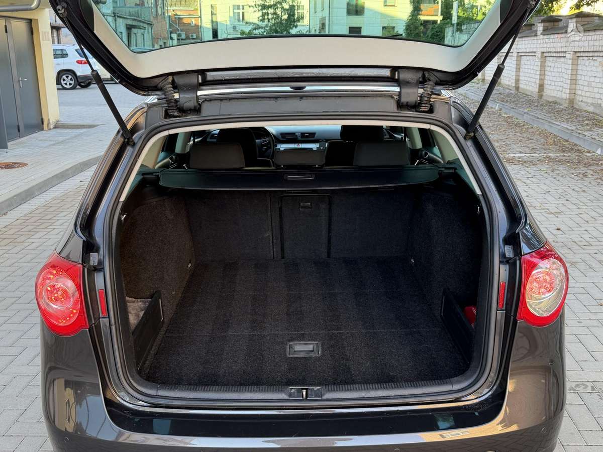 Volkswagen Passat 2010 — photo 16