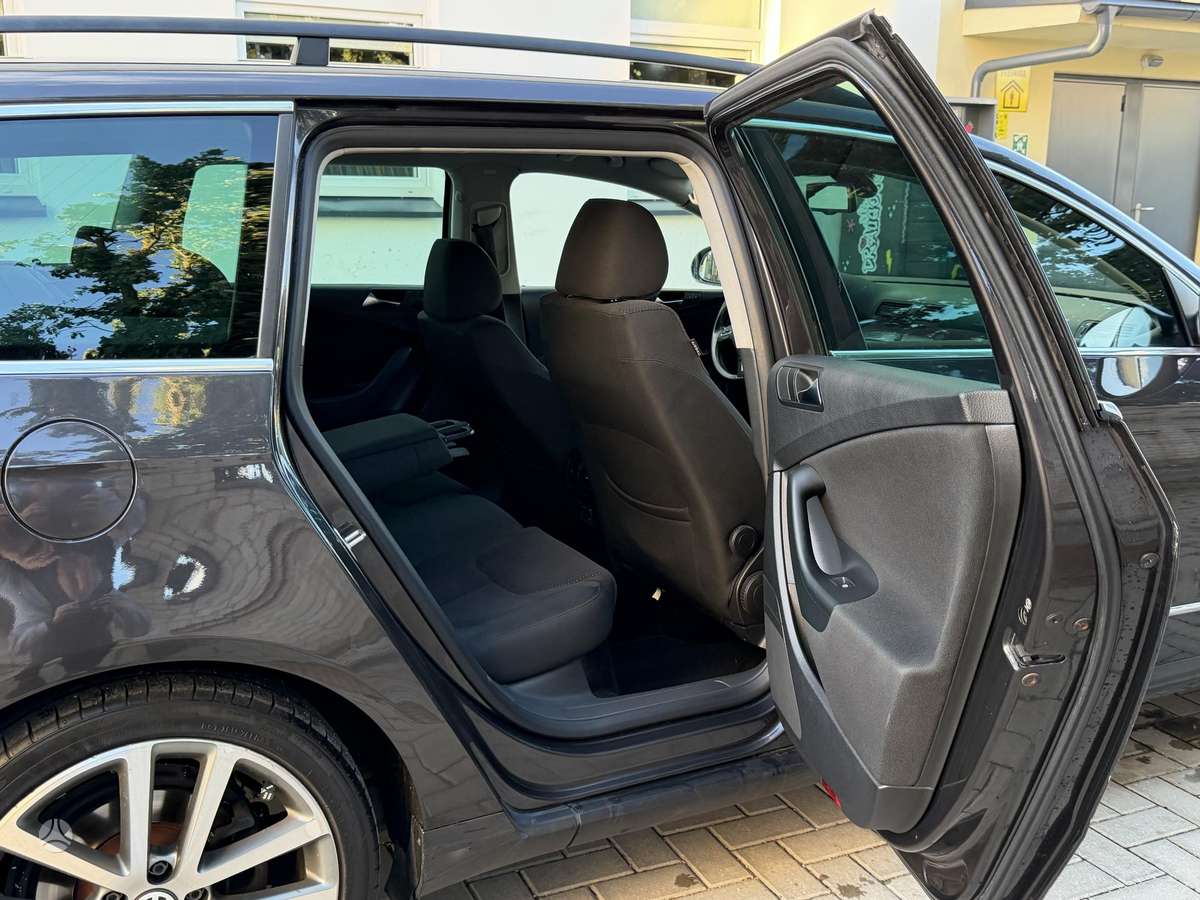 Volkswagen Passat 2010 — photo 17