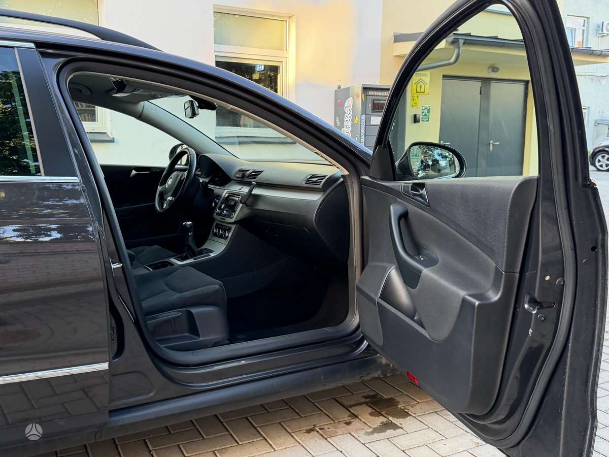 Volkswagen Passat 2010 — photo 18