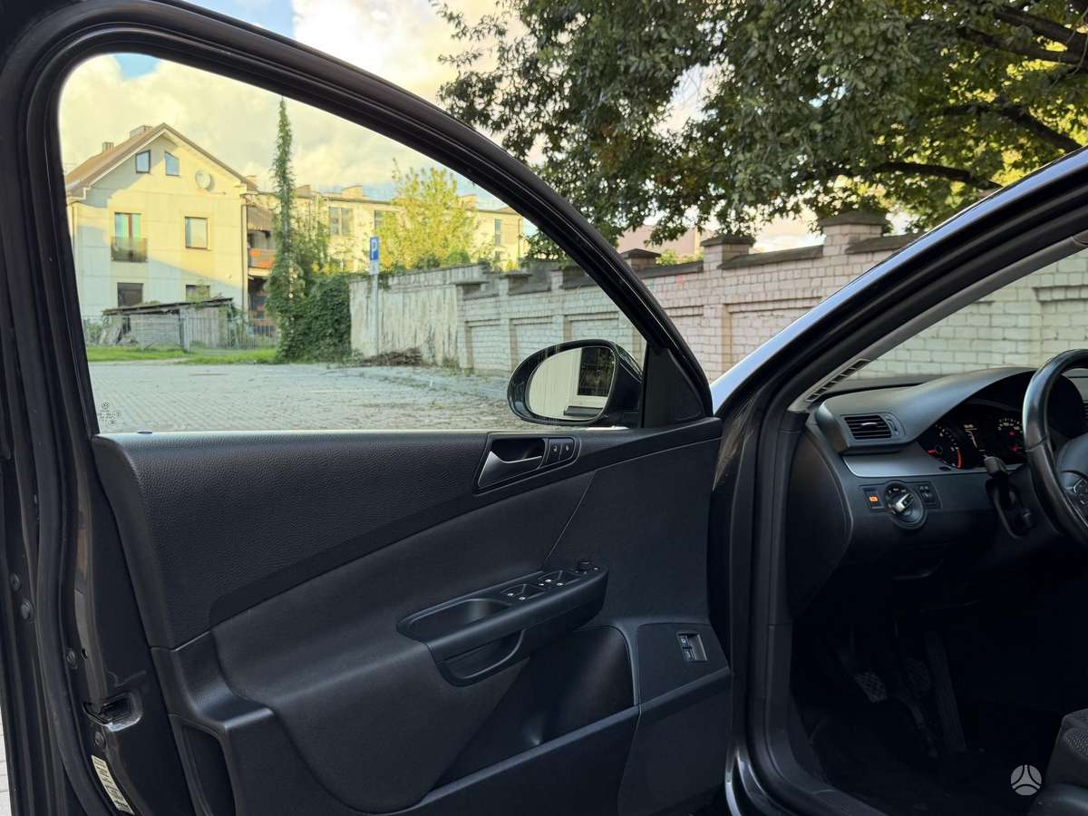 Volkswagen Passat 2010 — photo 19