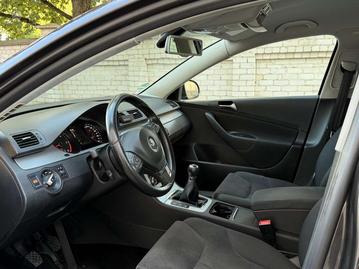 Volkswagen Passat 2010 — photo 21