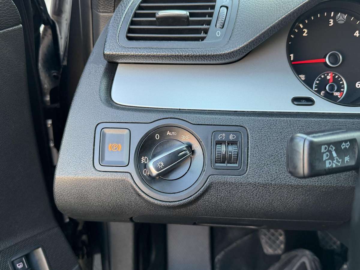 Volkswagen Passat 2010 — photo 26