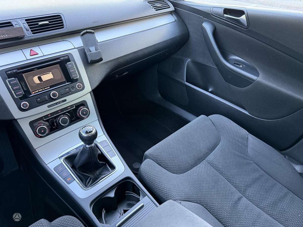Volkswagen Passat 2010 — photo 28