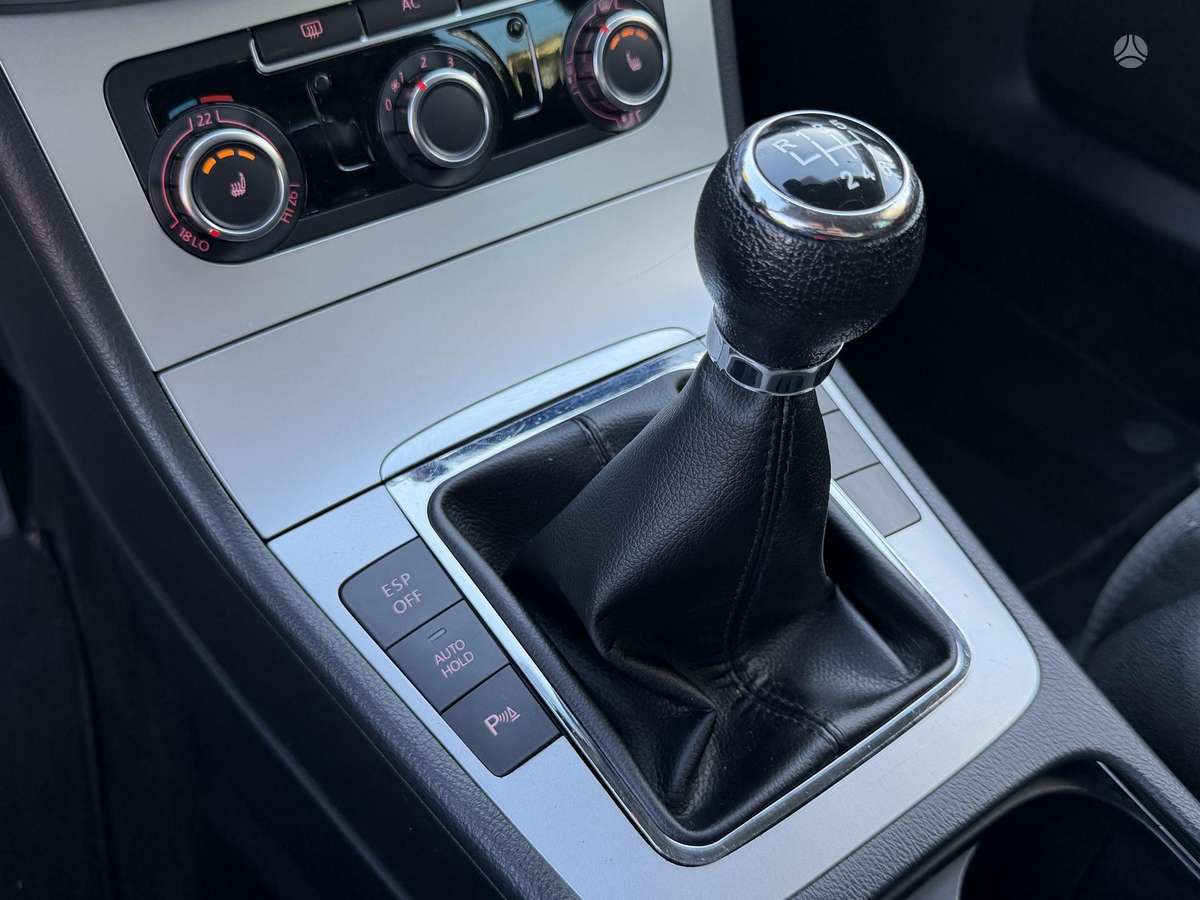 Volkswagen Passat 2010 — photo 31