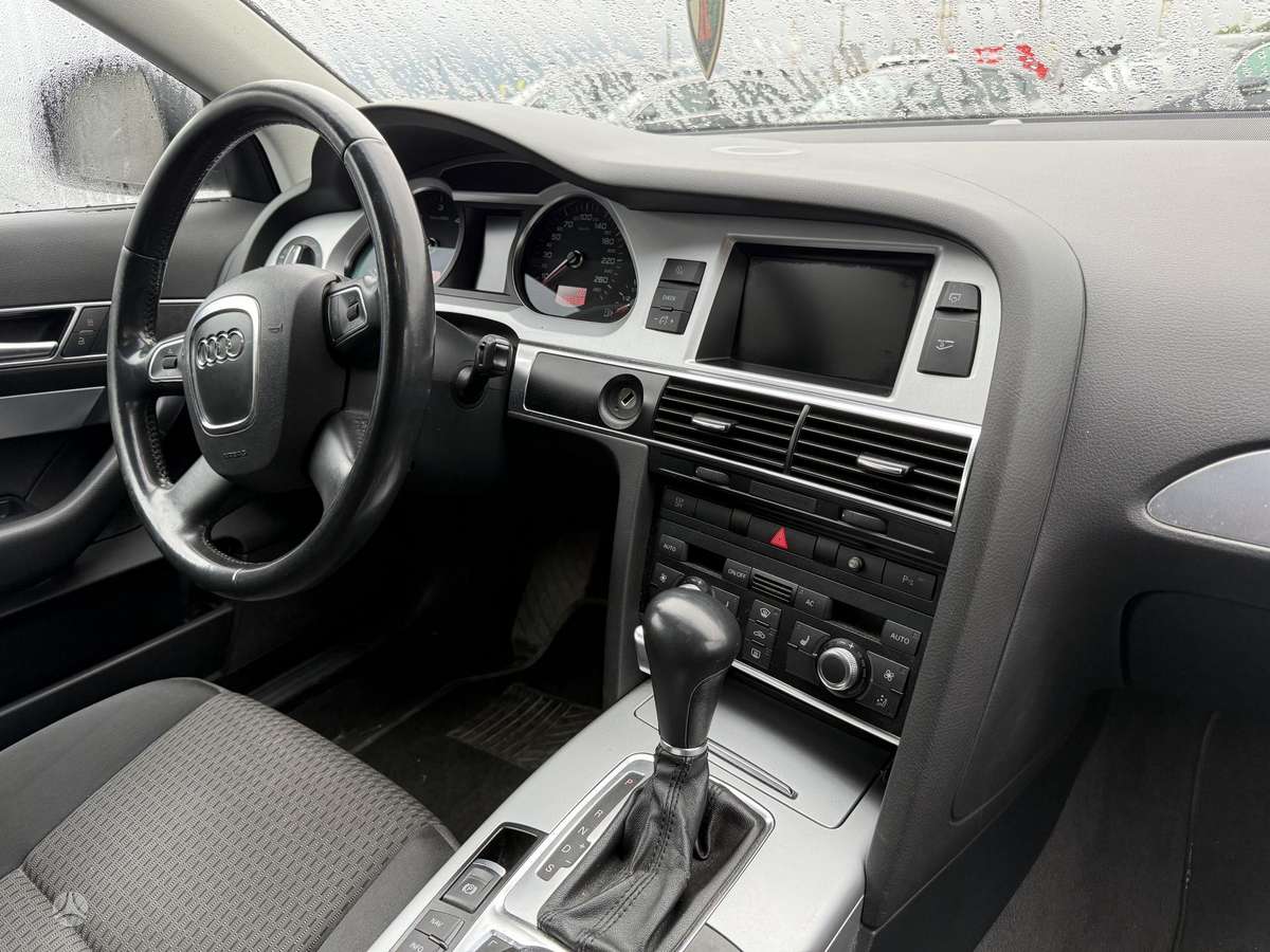 Audi A6 2010 — photo 10