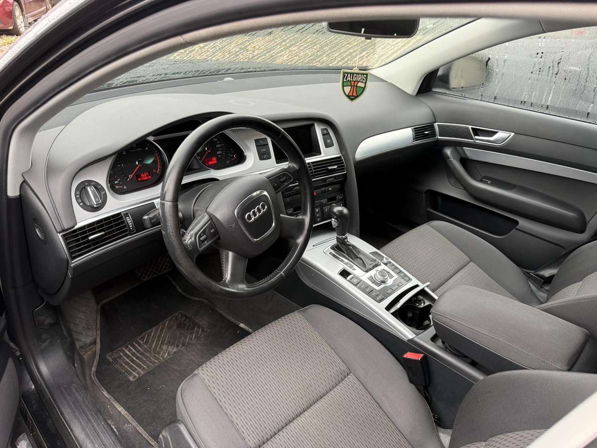 Audi A6 2010 — photo 7