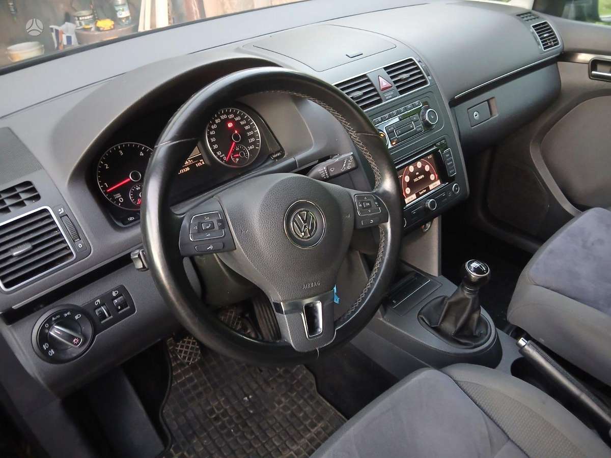 Volkswagen Touran 2010 — photo 10