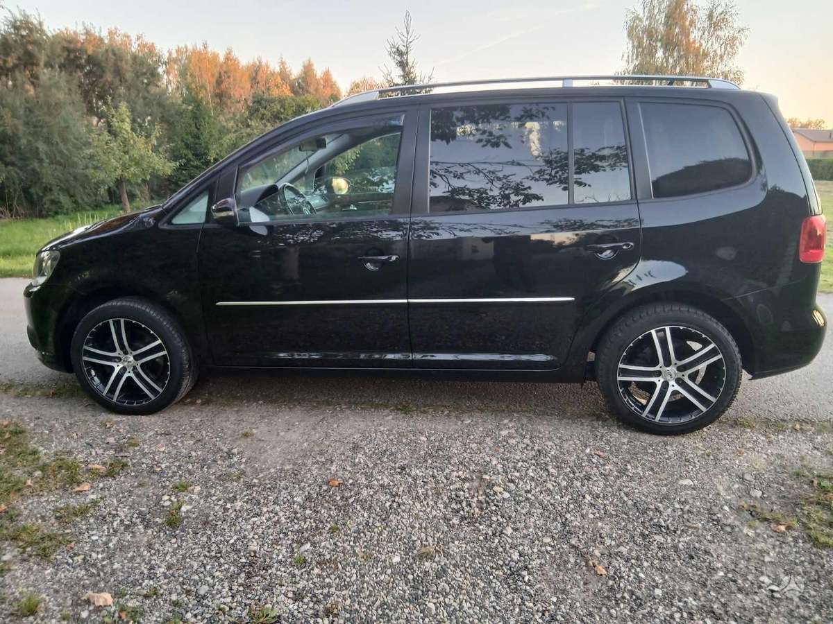 Volkswagen Touran 2010 — photo 7
