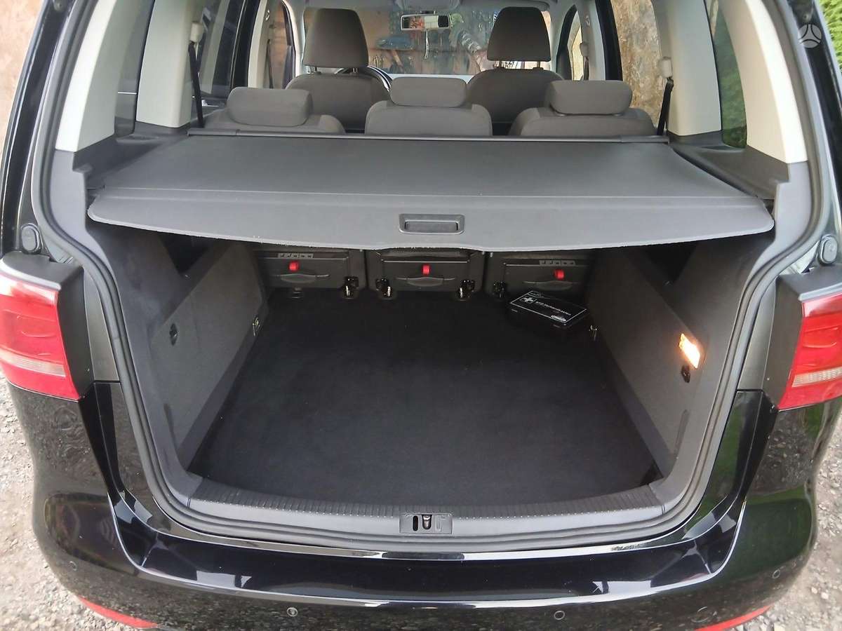 Volkswagen Touran 2010 — photo 8