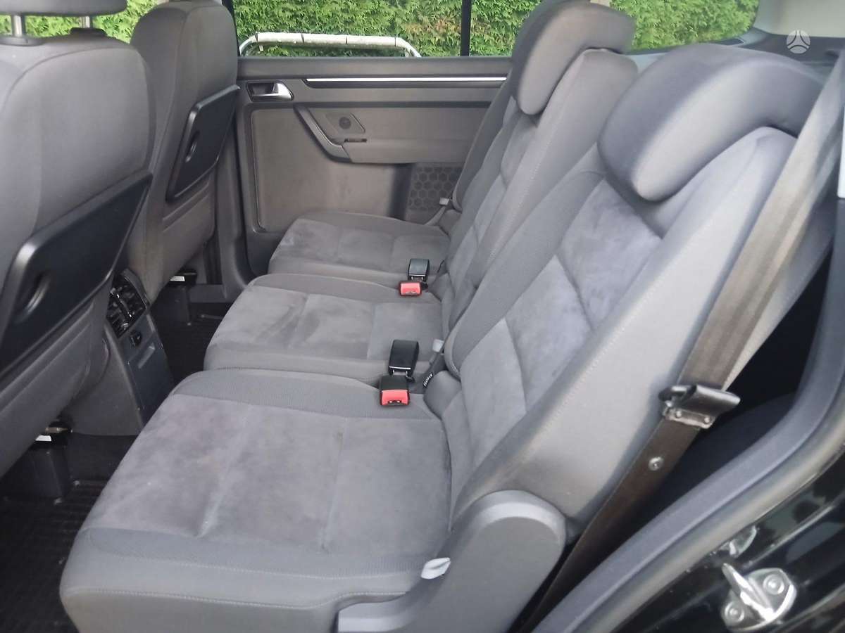Volkswagen Touran 2010 — photo 9