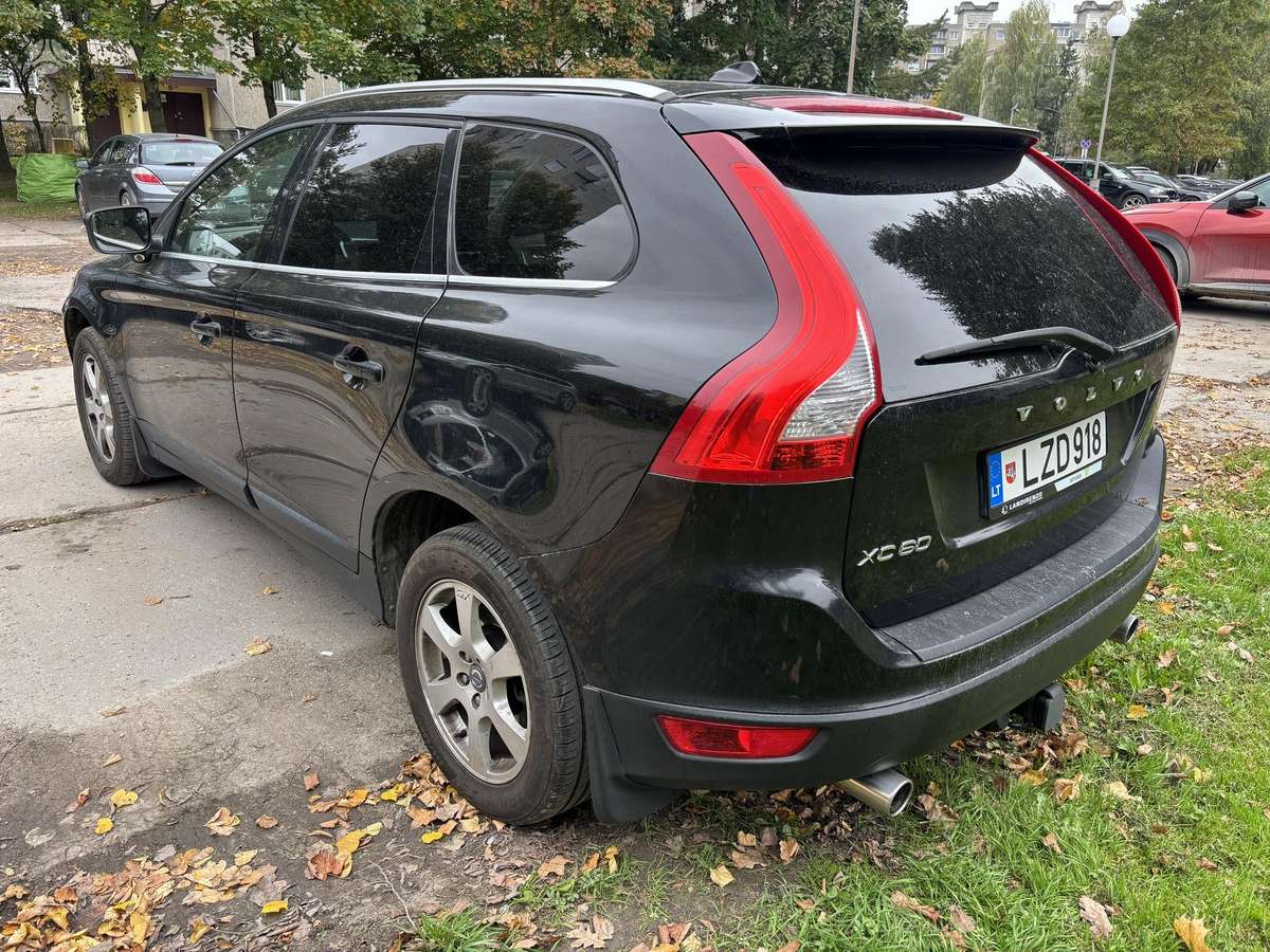 Volvo XC60 2012 — двигун 3192 cm³, 243 HP (179kW)