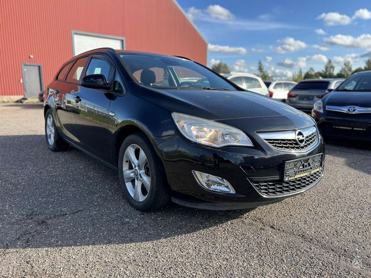 Opel Astra, 2011