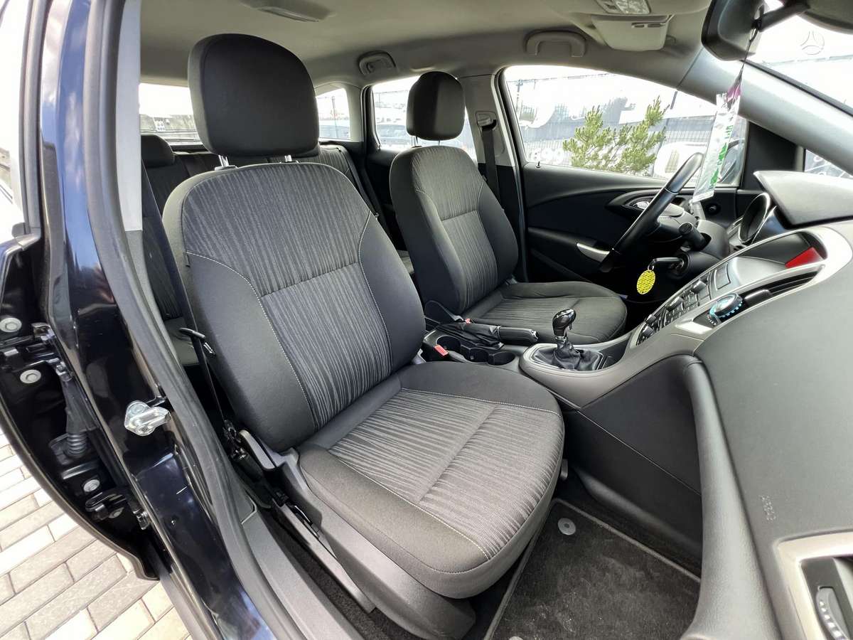 Opel Astra 2011 — photo 13