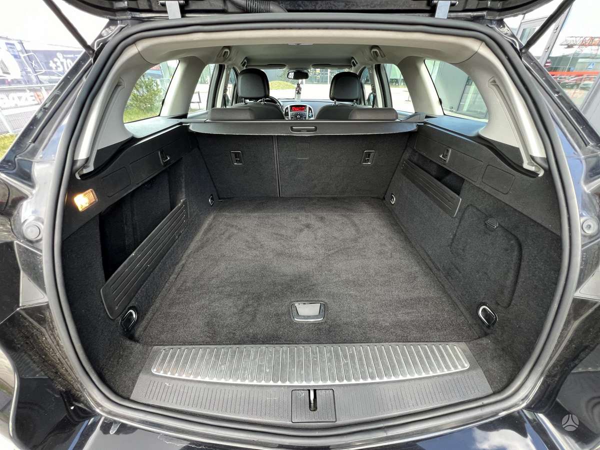 Opel Astra 2011 — photo 16