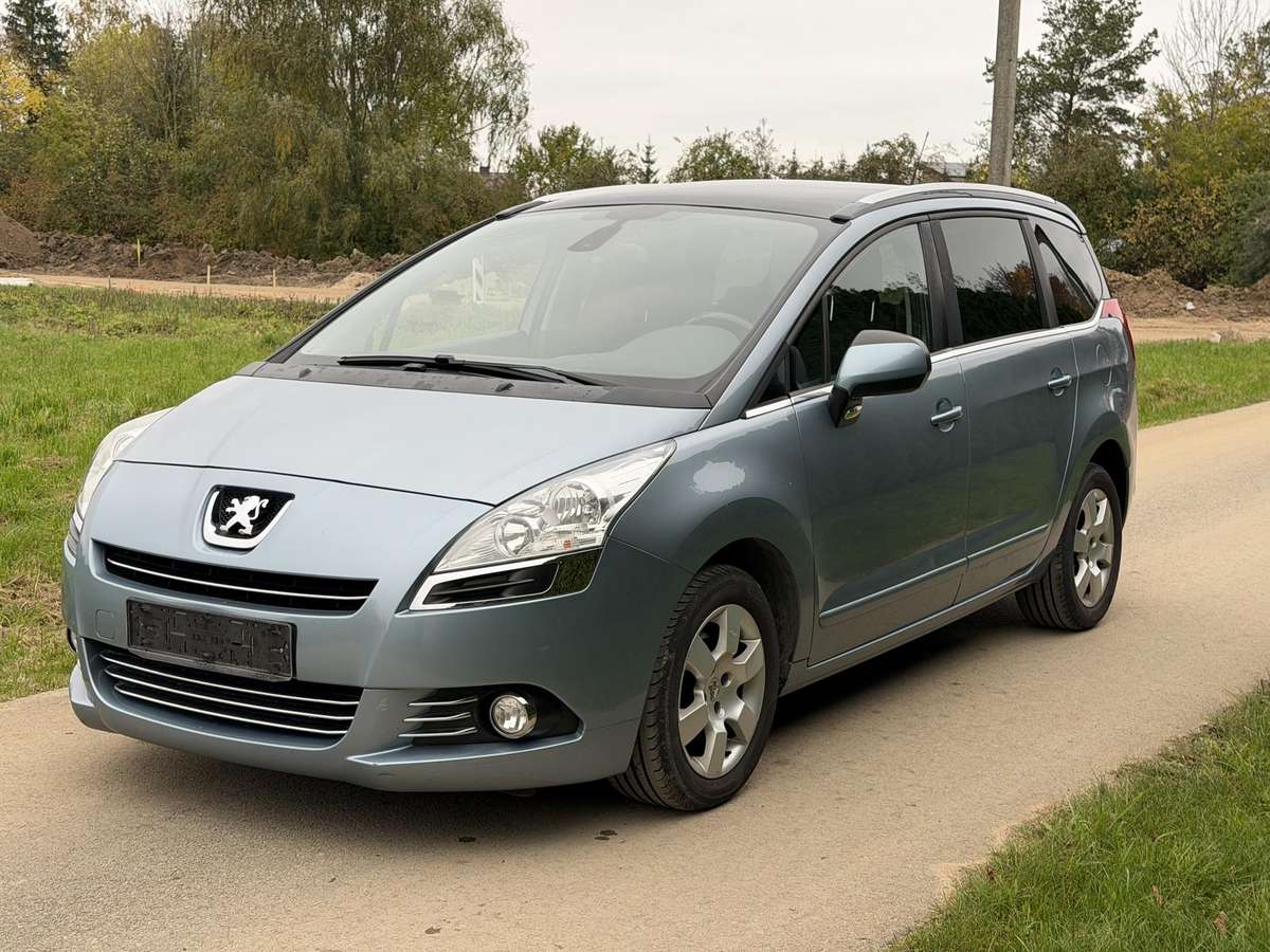 Peugeot 5008 2013 — engine 1560 cm³, 116 HP (85kW)