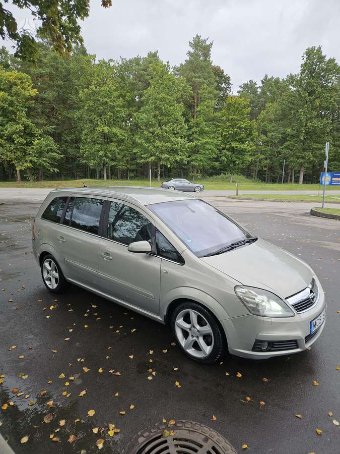 Opel Zafira 2007 — вигляд ззаду