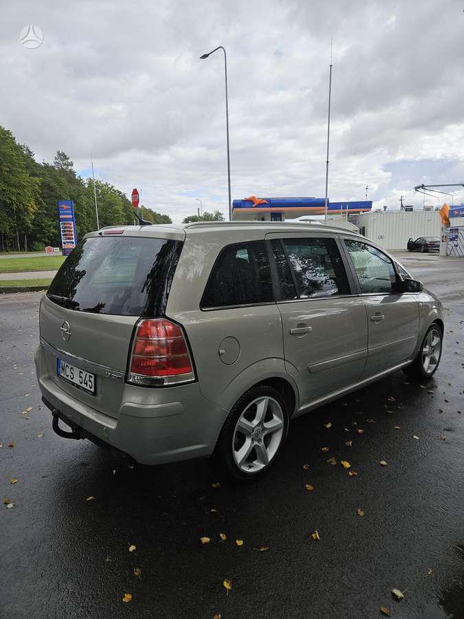 Opel Zafira 2007 — салон