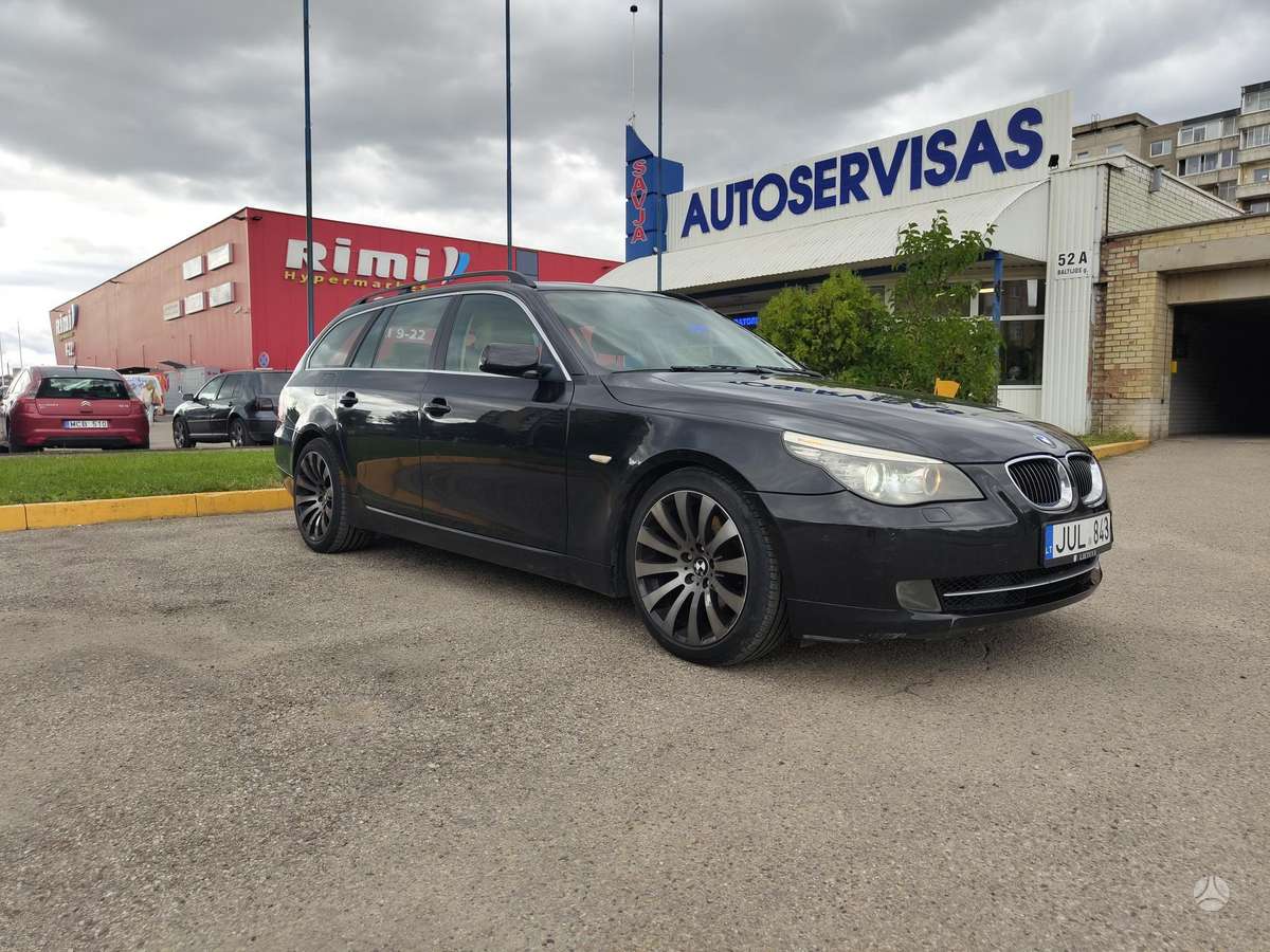 BMW 525 2008 — rear view