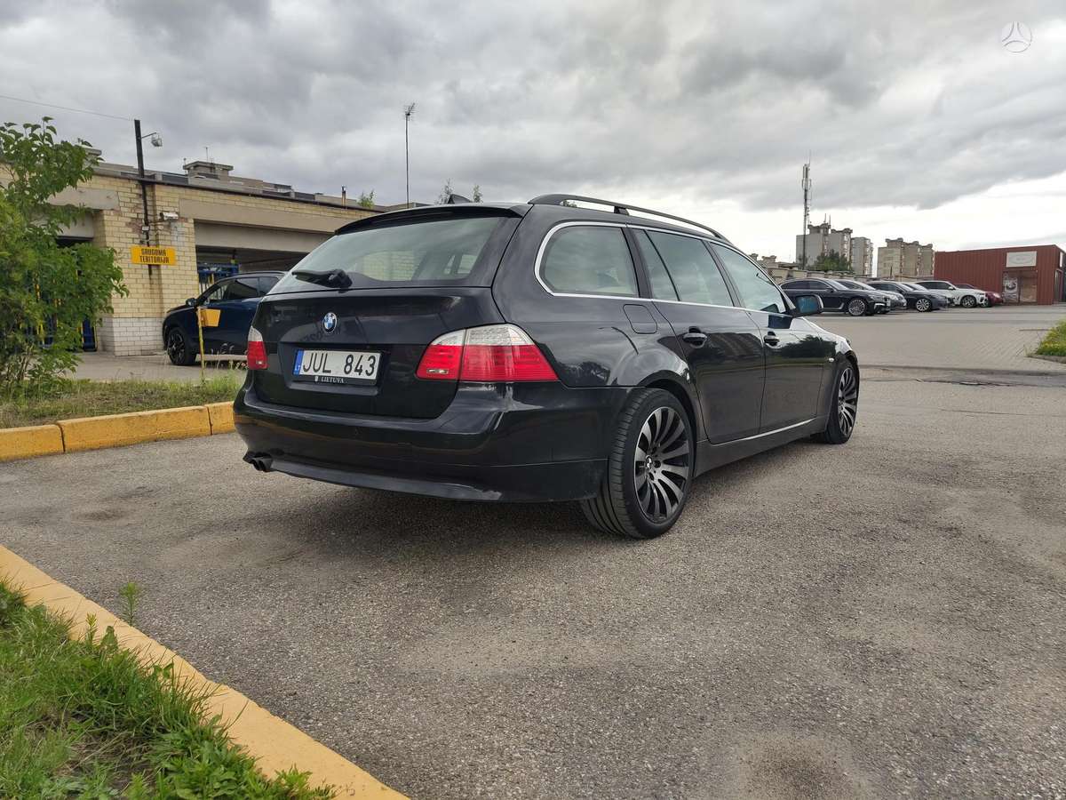 BMW 525 2008 — interior