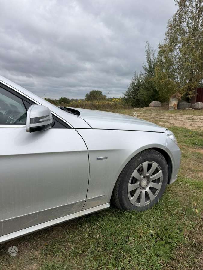 Mercedes-Benz E220 2010 — салон