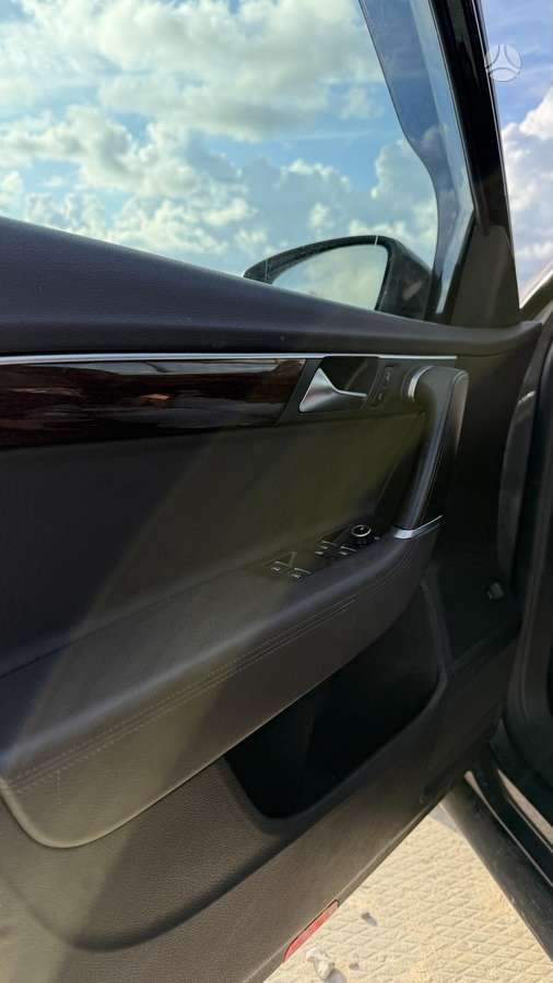 Volkswagen Passat 2011 — photo 11