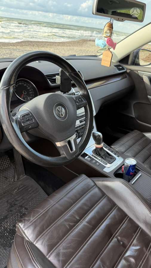 Volkswagen Passat 2011 — photo 12
