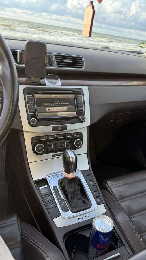 Volkswagen Passat 2011 — photo 14