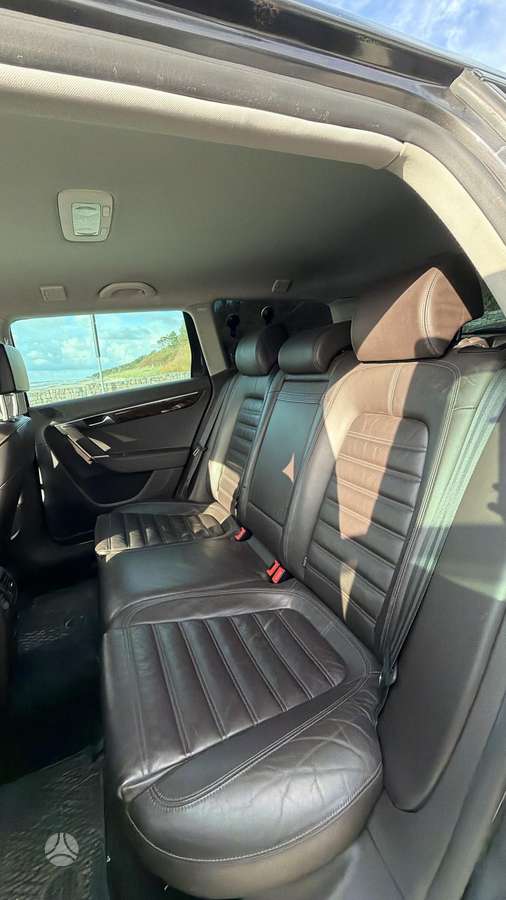 Volkswagen Passat 2011 — photo 17