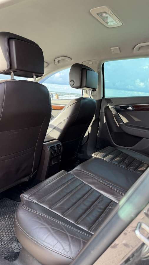 Volkswagen Passat 2011 — photo 18