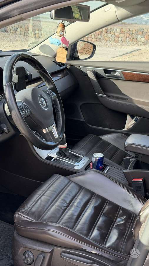 Volkswagen Passat 2011 — photo 19