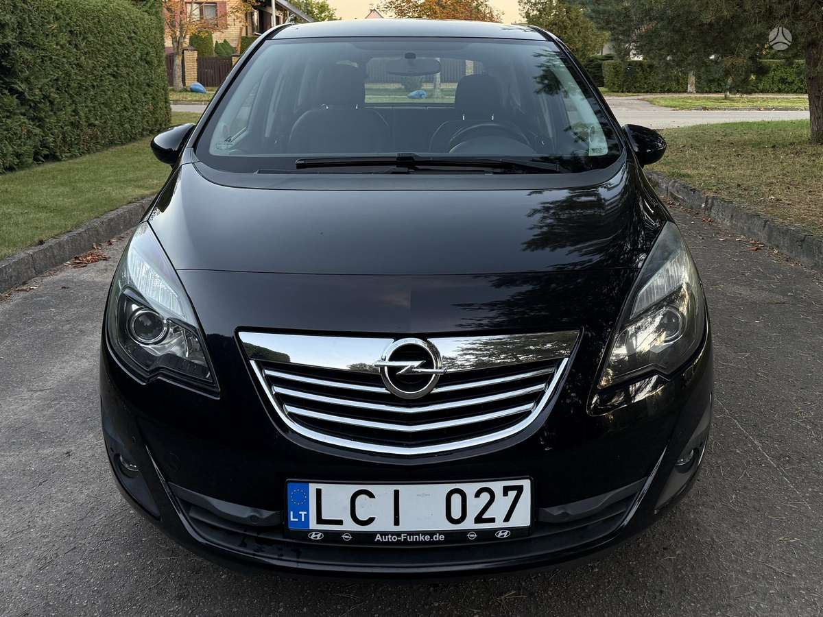 Opel Meriva 2010 — вигляд ззаду