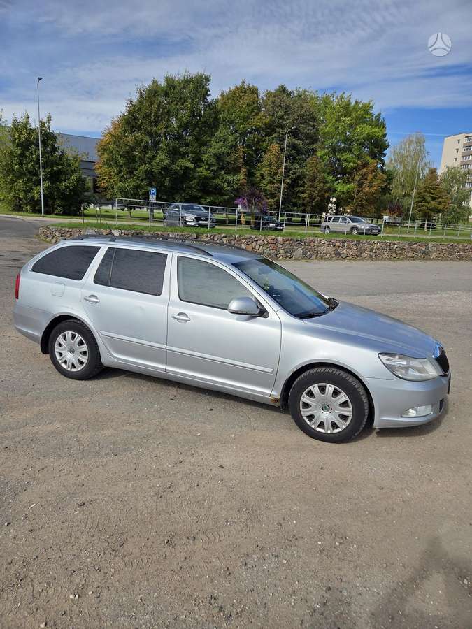Skoda Octavia 2010 — rear view