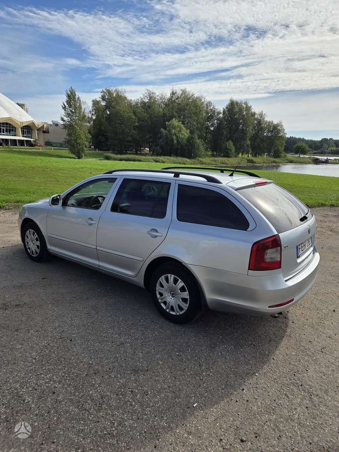 Skoda Octavia 2010 — engine 1896 cm³, 105 HP (77kW)
