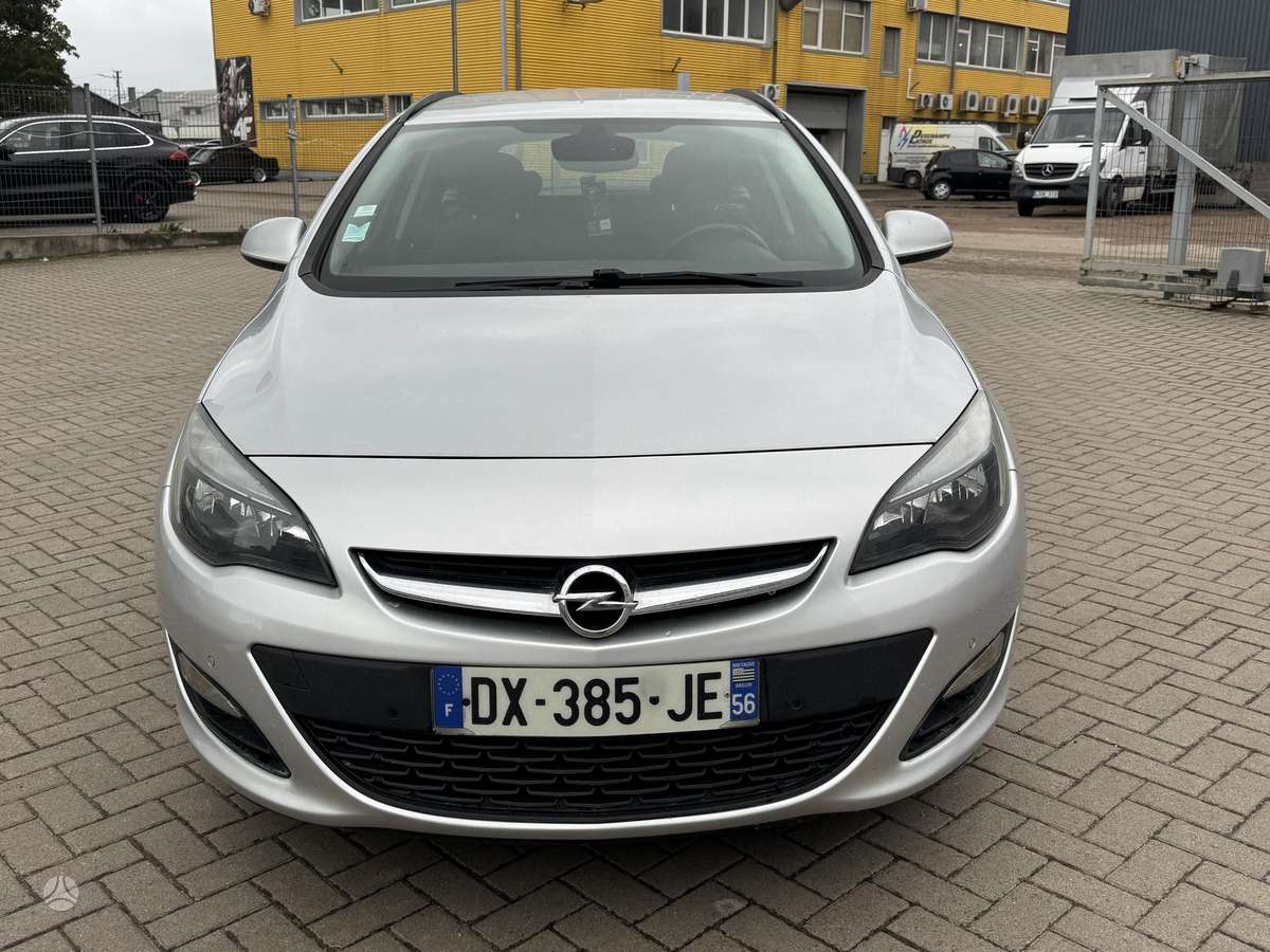 Opel Astra 2015 — interior