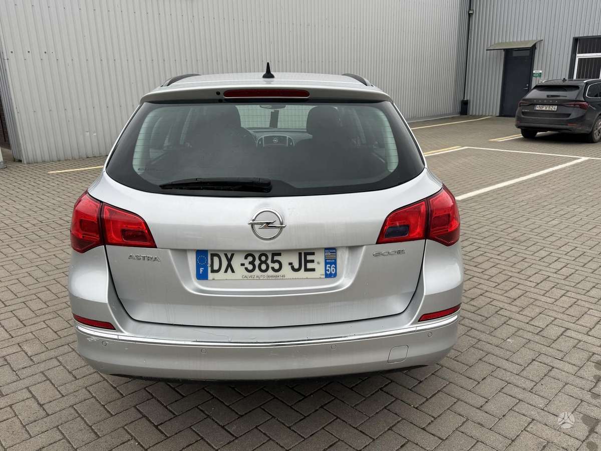 Opel Astra 2015 — engine 1598 cm³, 110 HP (81kW)