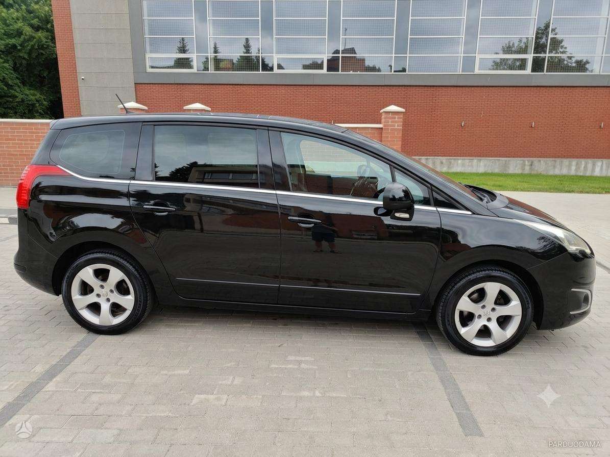 Peugeot 5008 2015 — interior