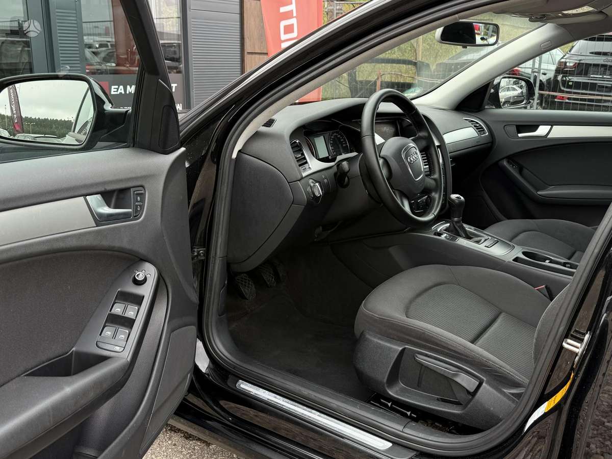 Audi A4 2009 — photo 13