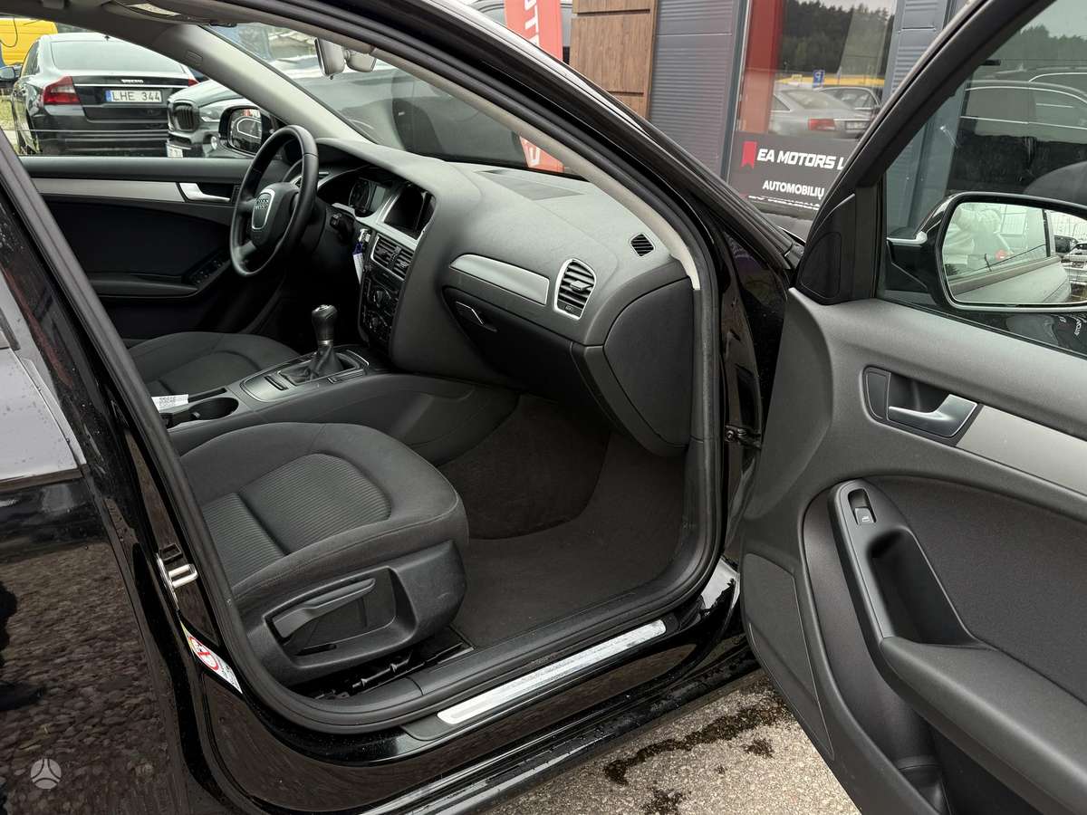 Audi A4 2009 — photo 17